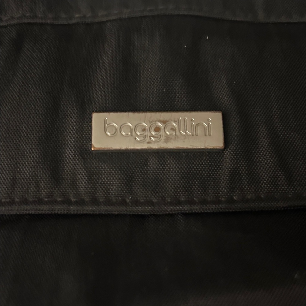 Baggallini Sleek Black Crossbody RFID  Bag - Picture 2 of 3